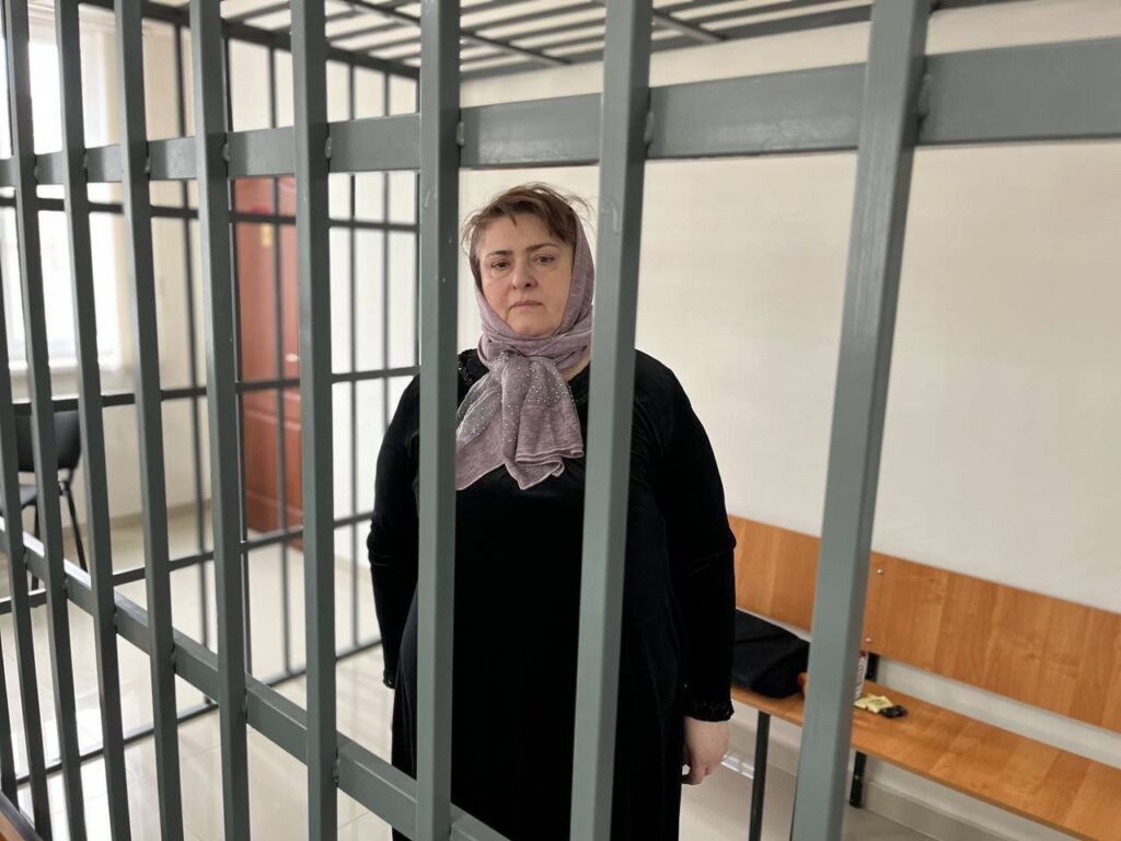 Мать чеченских правозащитников приговорили к 5,5 годам колонии. Это максимальный срок